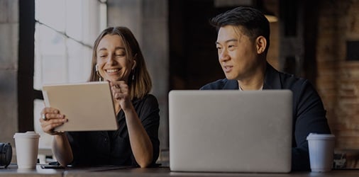 A Hiscox insurance agent helps a client.